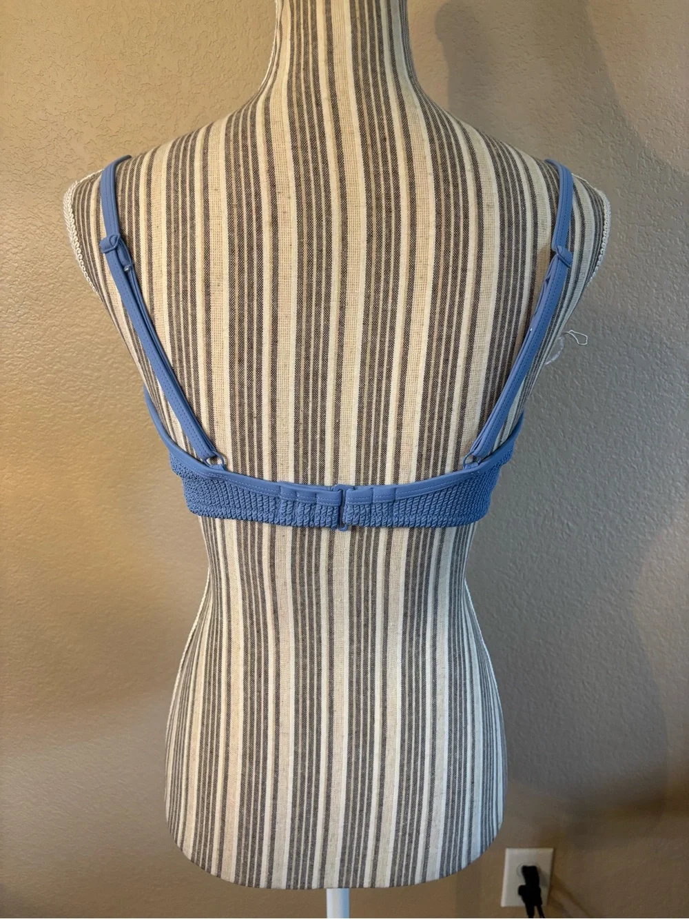 New PINK Victoria's Secret Bikini Top M-DD Blue Crinkle Texture Pushup Underwire